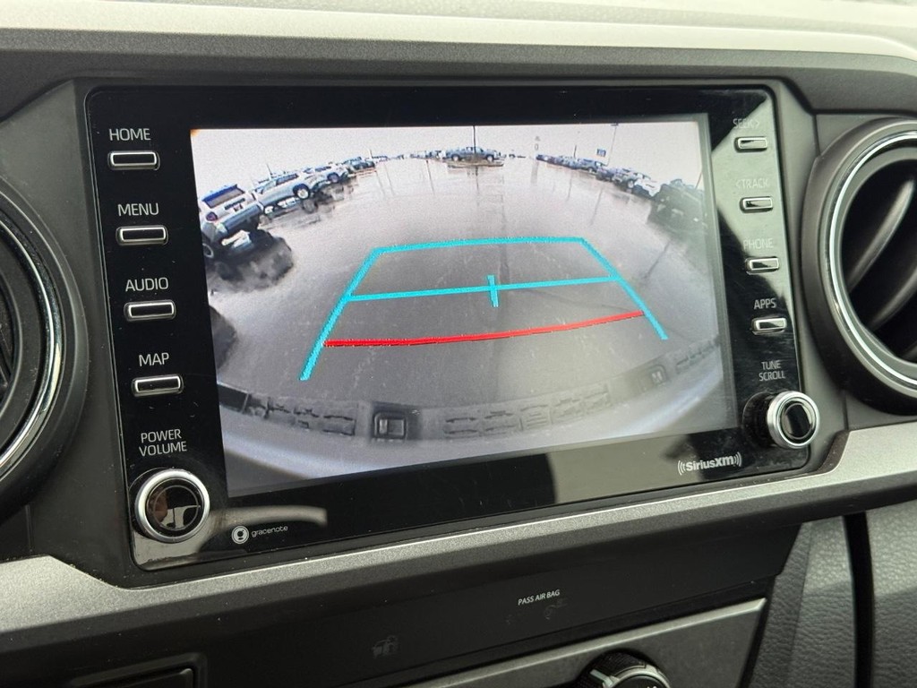 Toyota Tacoma 4WD Vehicle Full-screen Gallery Image 16