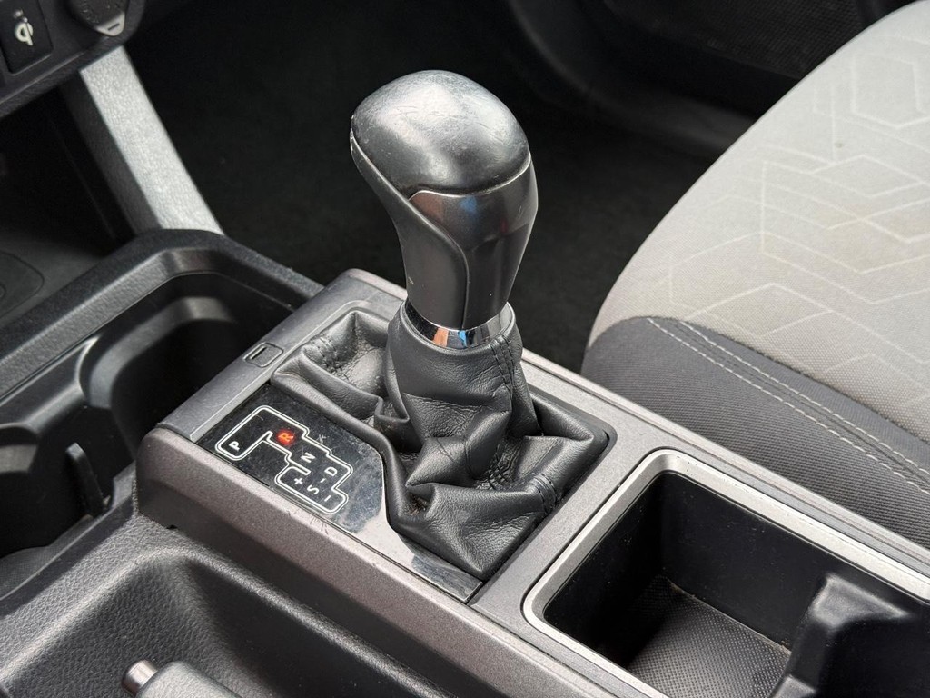 Toyota Tacoma 4WD Vehicle Full-screen Gallery Image 19