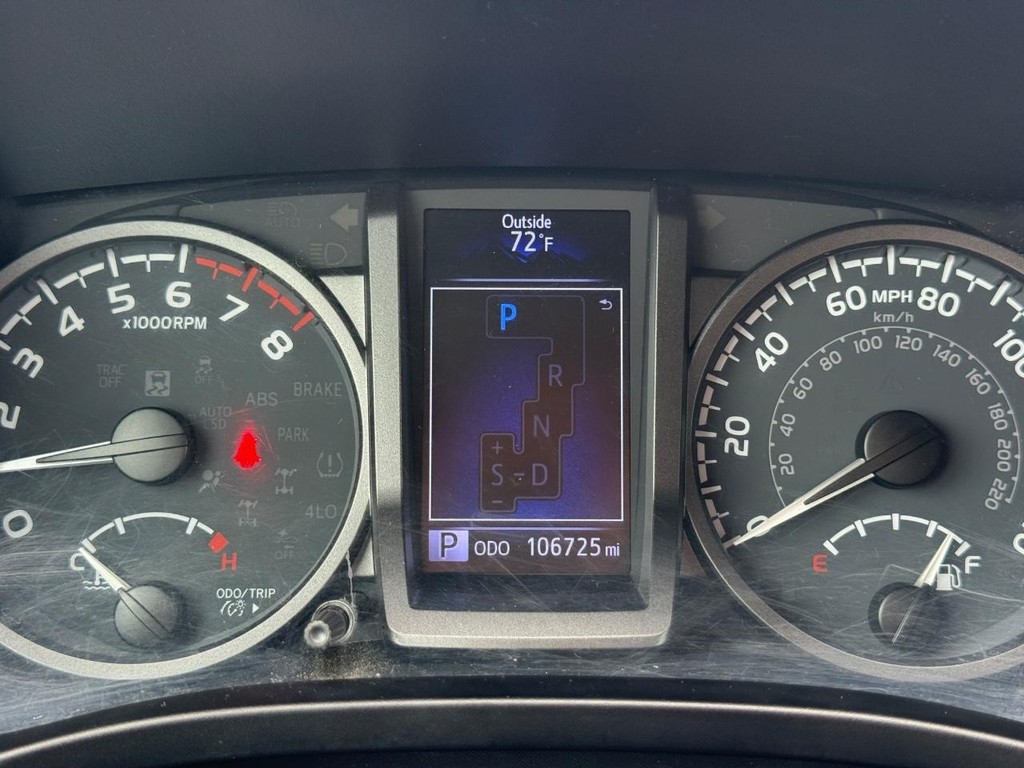 Toyota Tacoma 4WD Vehicle Full-screen Gallery Image 21