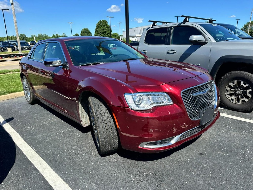 Chrysler 300 Vehicle Full-screen Gallery Image 02