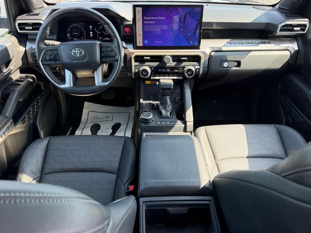 Toyota Tacoma 4WD Vehicle Full-screen Gallery Image 03