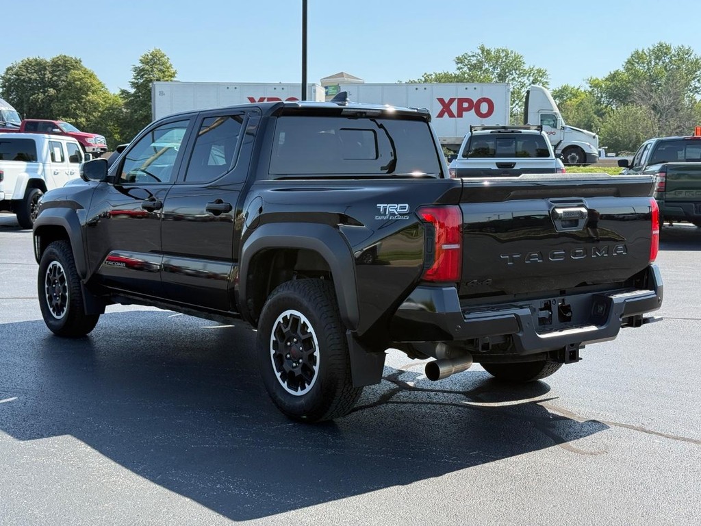 Toyota Tacoma 4WD Vehicle Full-screen Gallery Image 06