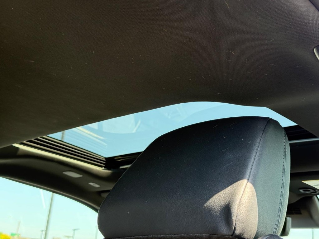 Toyota Tacoma 4WD Vehicle Full-screen Gallery Image 12