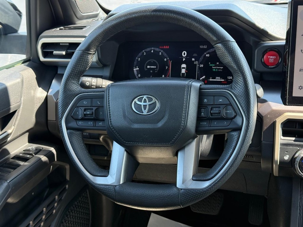 Toyota Tacoma 4WD Vehicle Full-screen Gallery Image 13