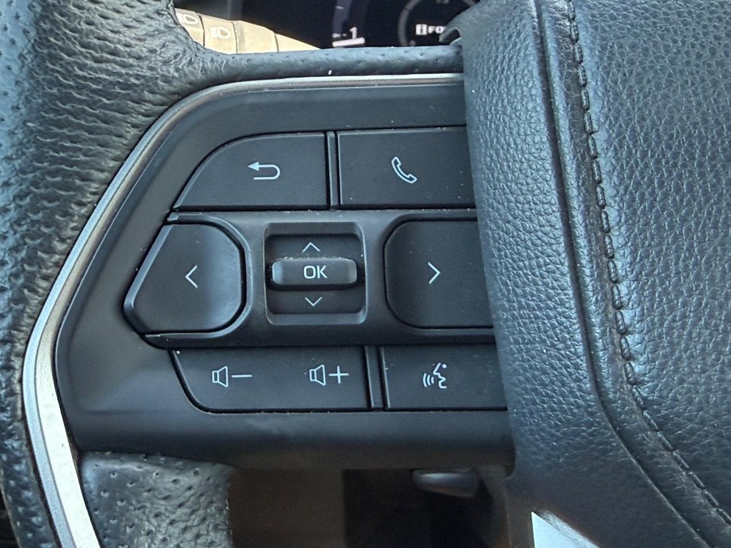 Toyota Tacoma 4WD Vehicle Full-screen Gallery Image 14