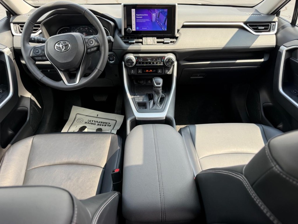 Toyota RAV4 Vehicle Full-screen Gallery Image 03