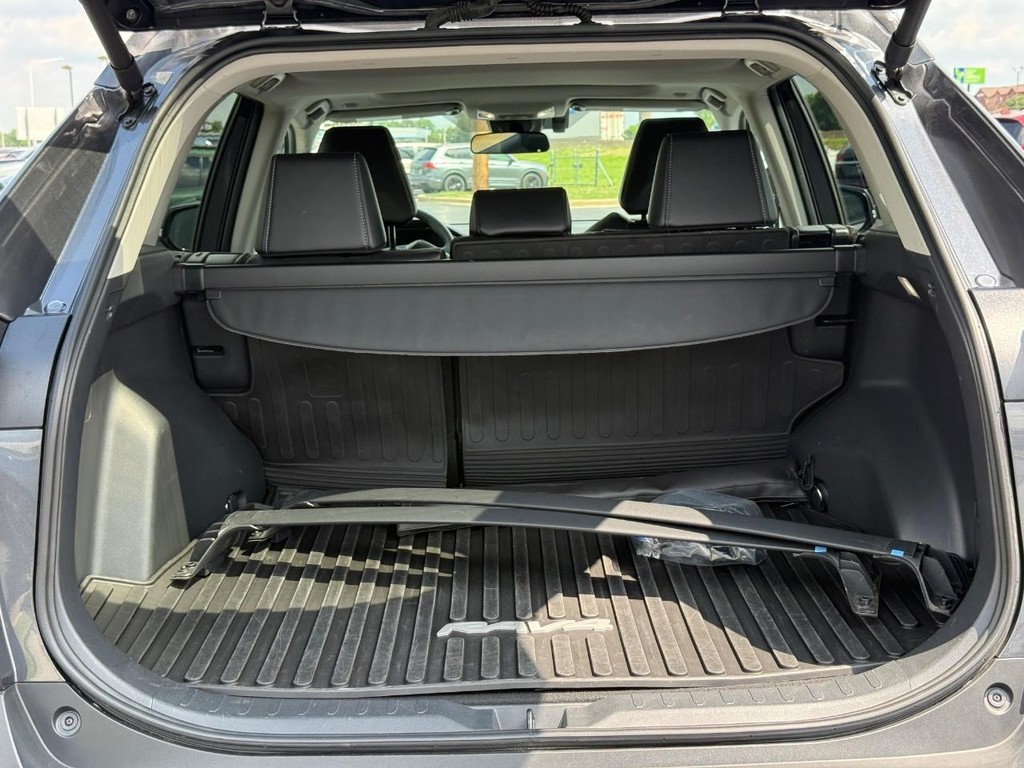 Toyota RAV4 Vehicle Full-screen Gallery Image 07