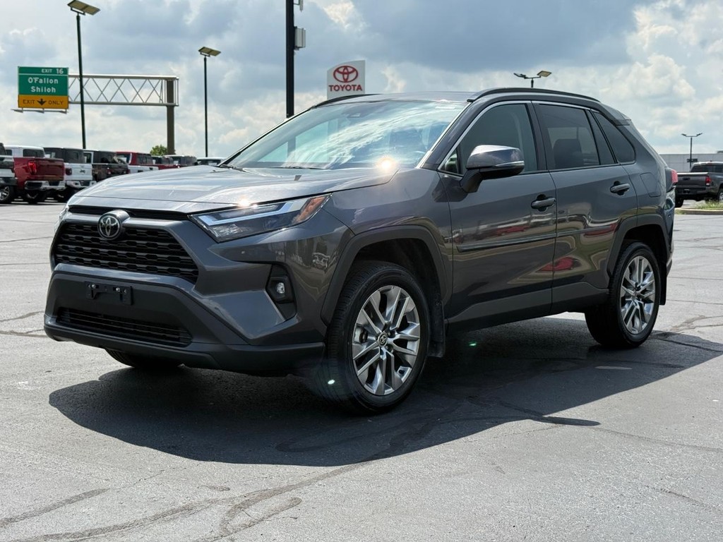 Toyota RAV4 Vehicle Full-screen Gallery Image 09