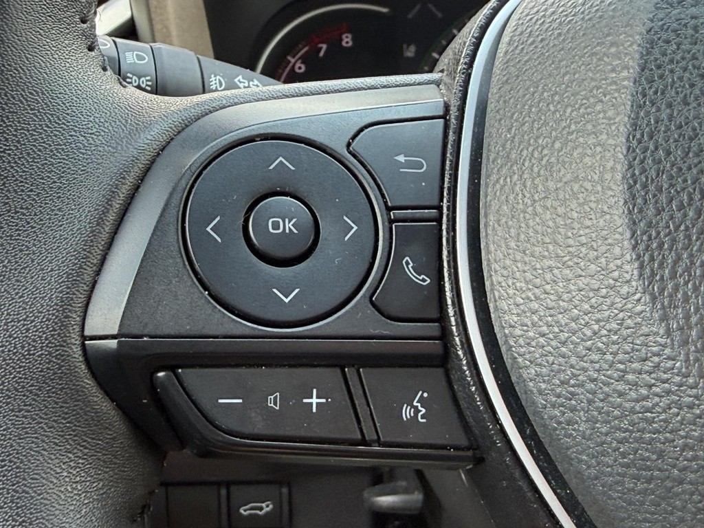 Toyota RAV4 Vehicle Full-screen Gallery Image 14