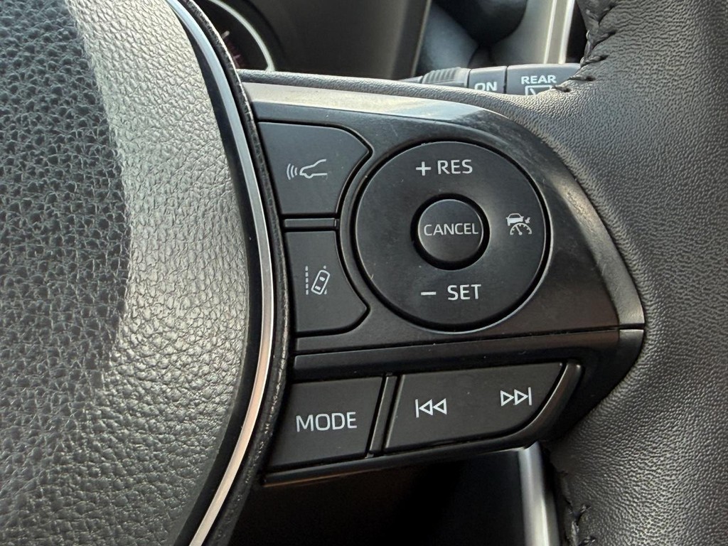 Toyota RAV4 Vehicle Full-screen Gallery Image 15