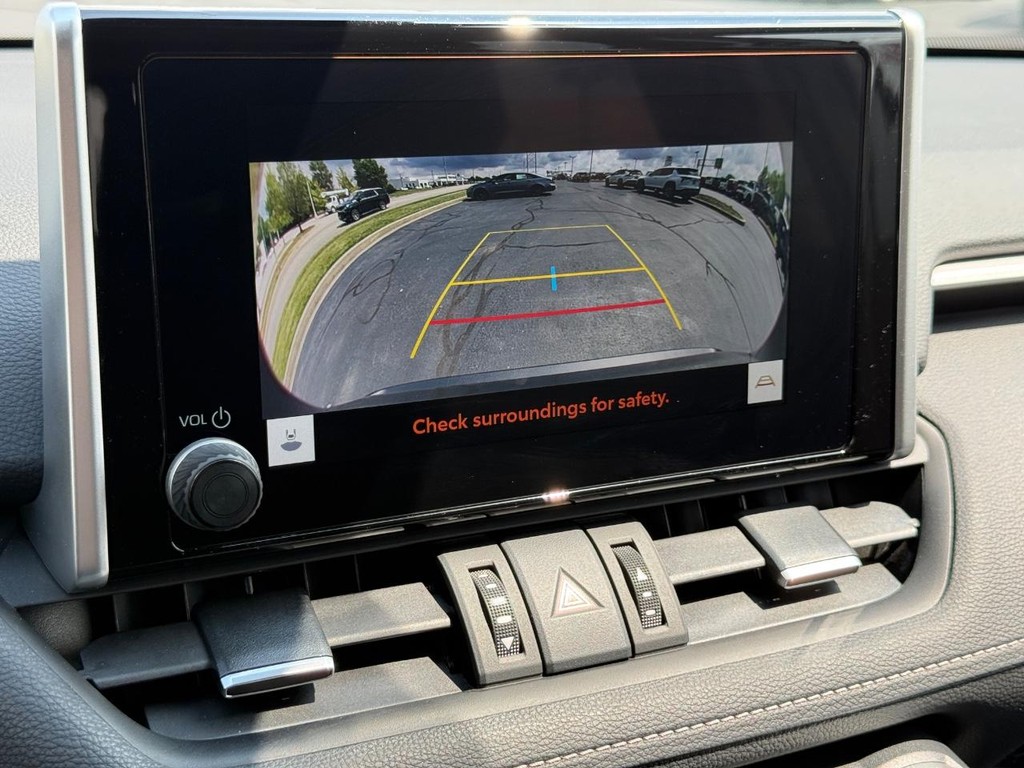 Toyota RAV4 Vehicle Full-screen Gallery Image 18