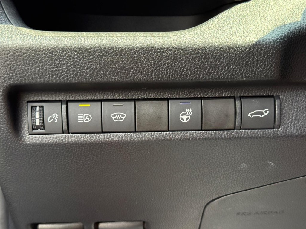 Toyota RAV4 Vehicle Full-screen Gallery Image 23
