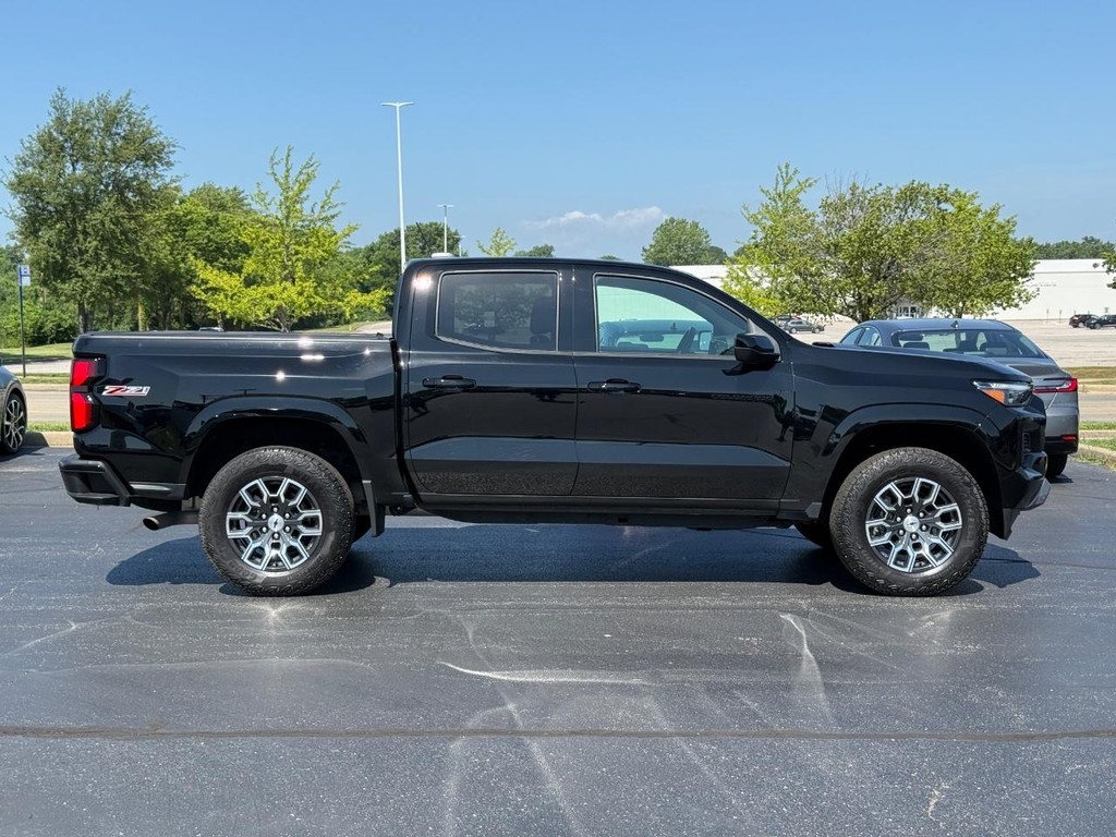 Chevrolet Colorado Vehicle Full-screen Gallery Image 02