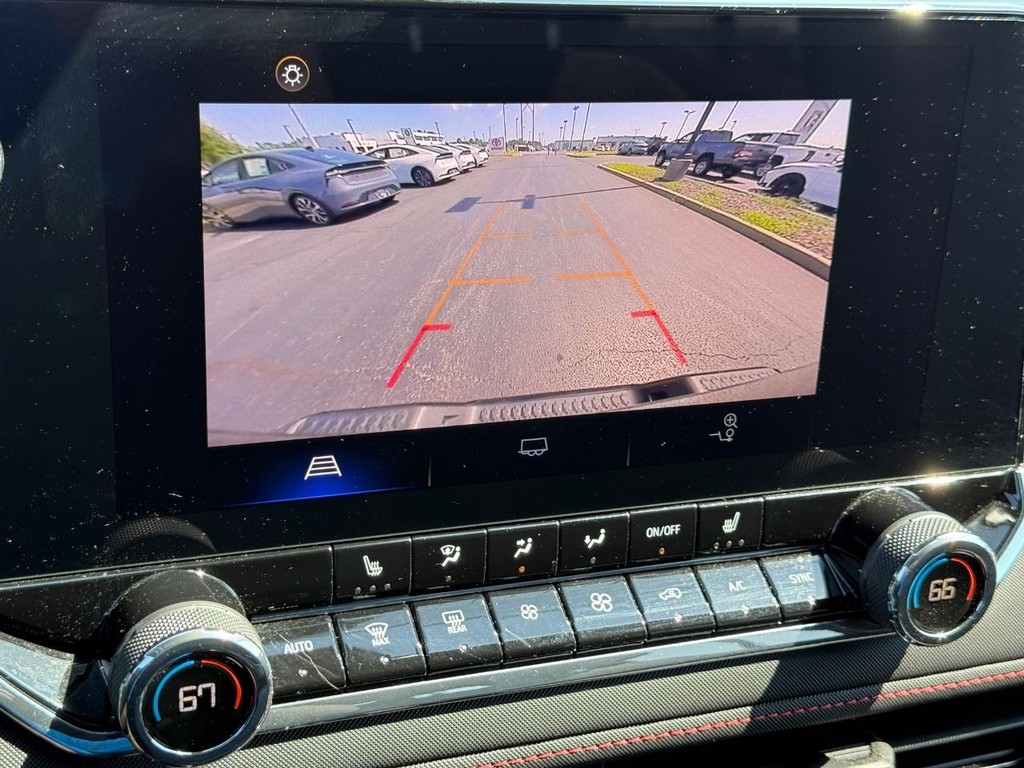 Chevrolet Colorado Vehicle Full-screen Gallery Image 16