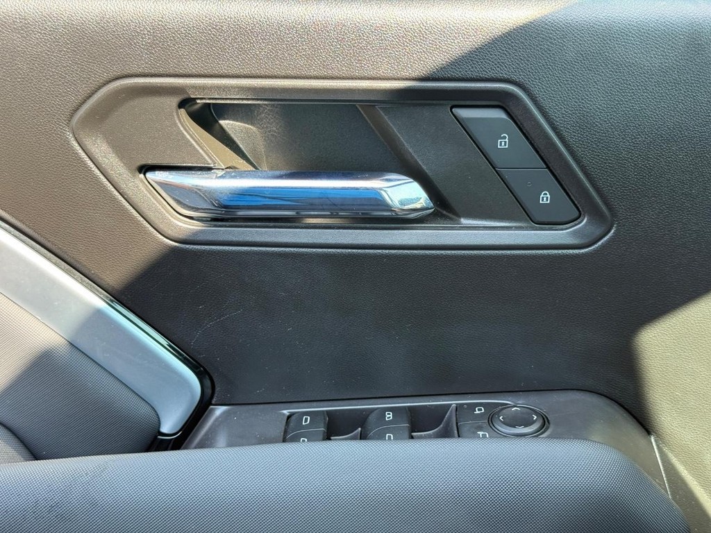 Chevrolet Colorado Vehicle Full-screen Gallery Image 21