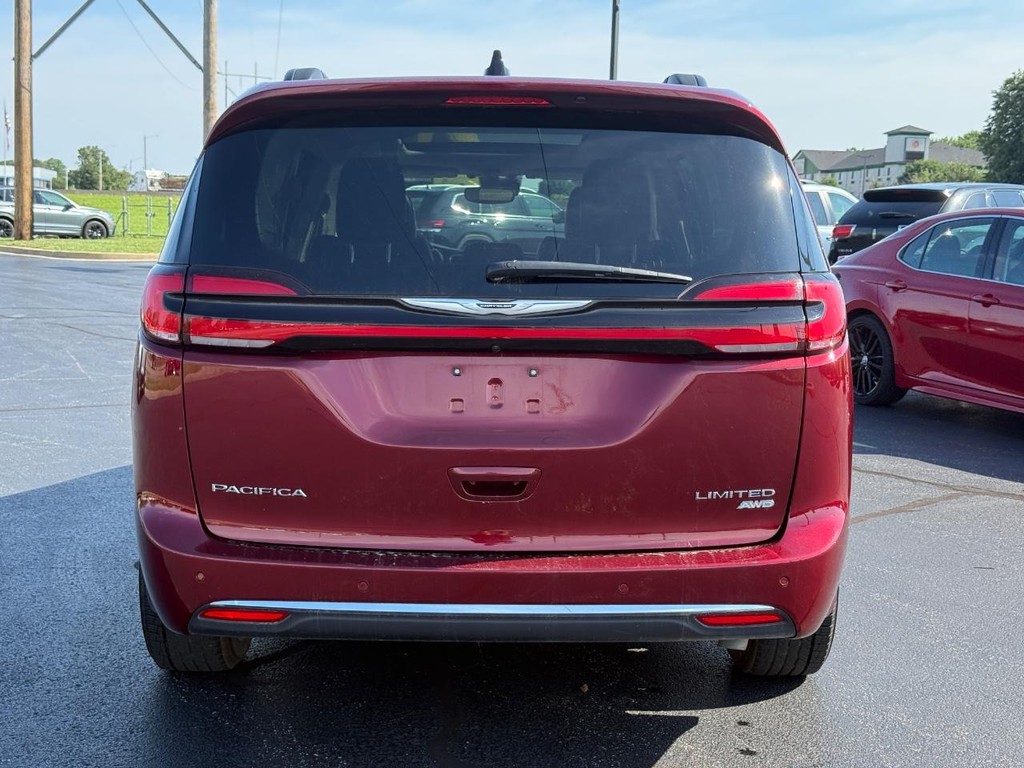 Chrysler Pacifica Vehicle Full-screen Gallery Image 05