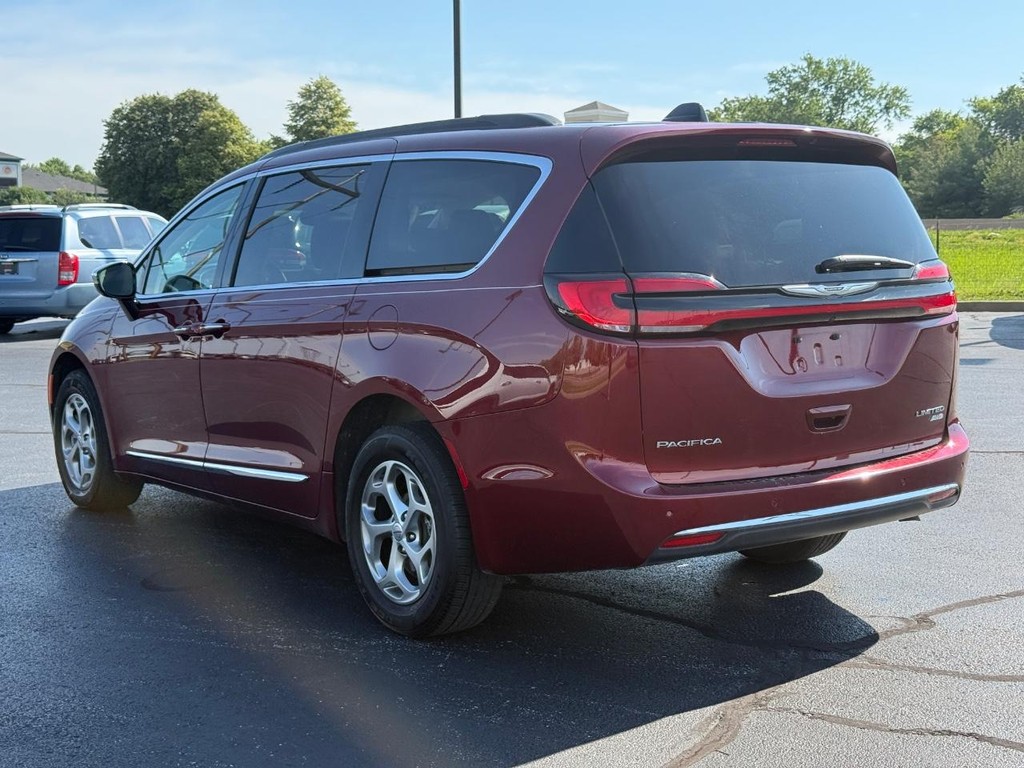 Chrysler Pacifica Vehicle Full-screen Gallery Image 06