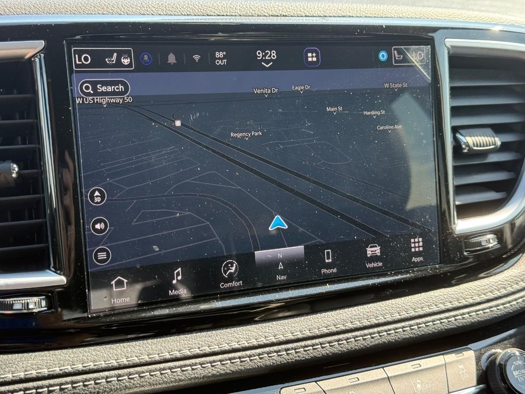 Chrysler Pacifica Vehicle Full-screen Gallery Image 18