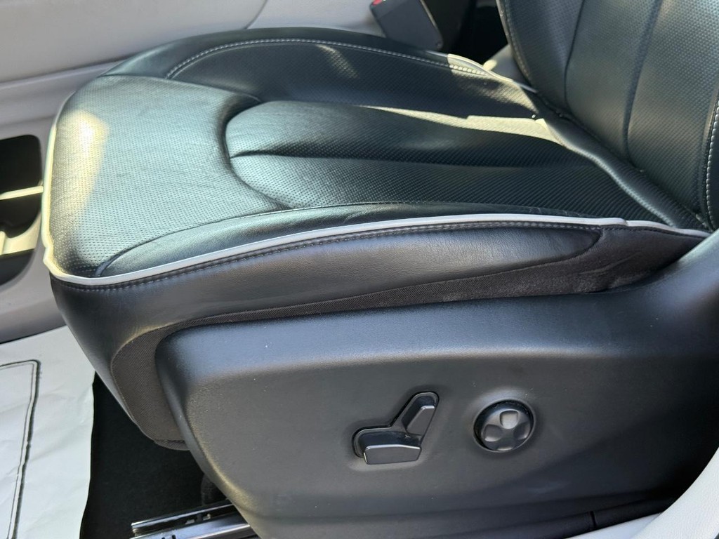 Chrysler Pacifica Vehicle Full-screen Gallery Image 27