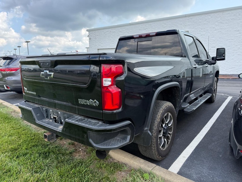 Chevrolet Silverado 2500HD Vehicle Full-screen Gallery Image 02