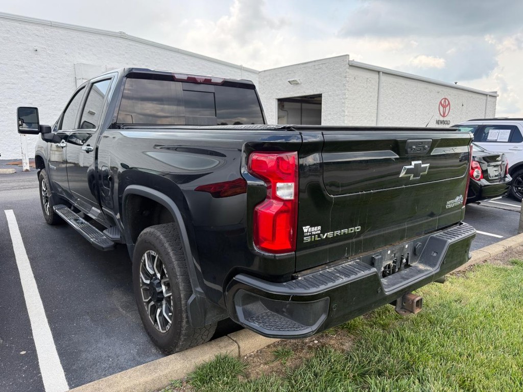Chevrolet Silverado 2500HD Vehicle Full-screen Gallery Image 03