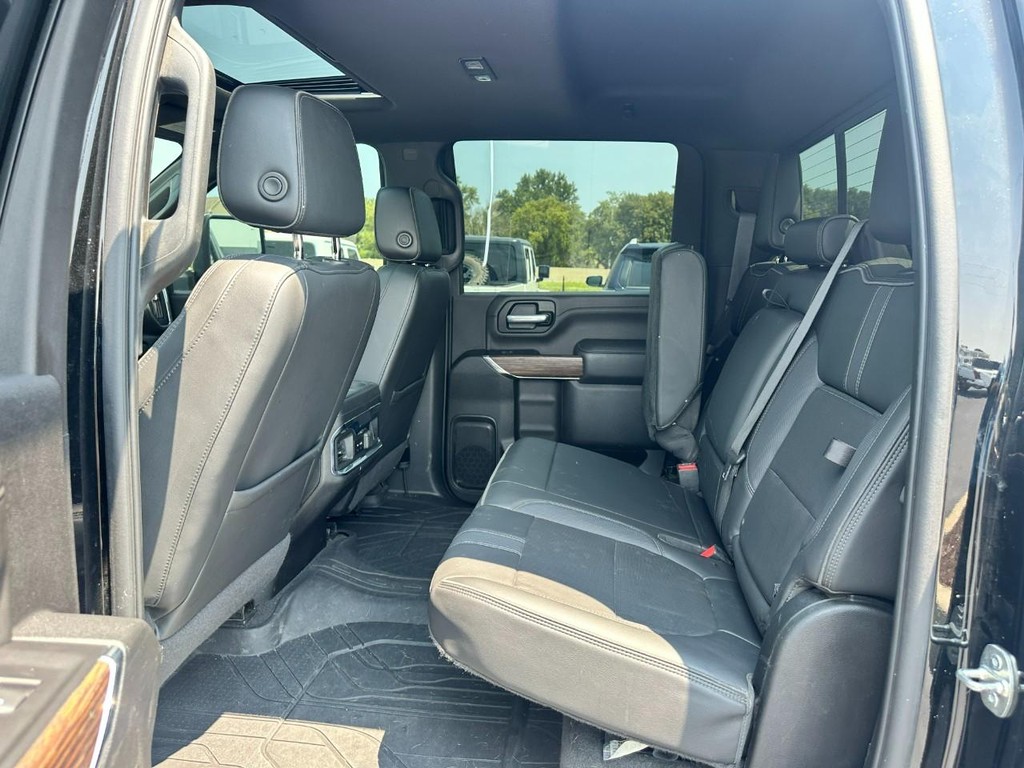 Chevrolet Silverado 2500HD Vehicle Full-screen Gallery Image 11