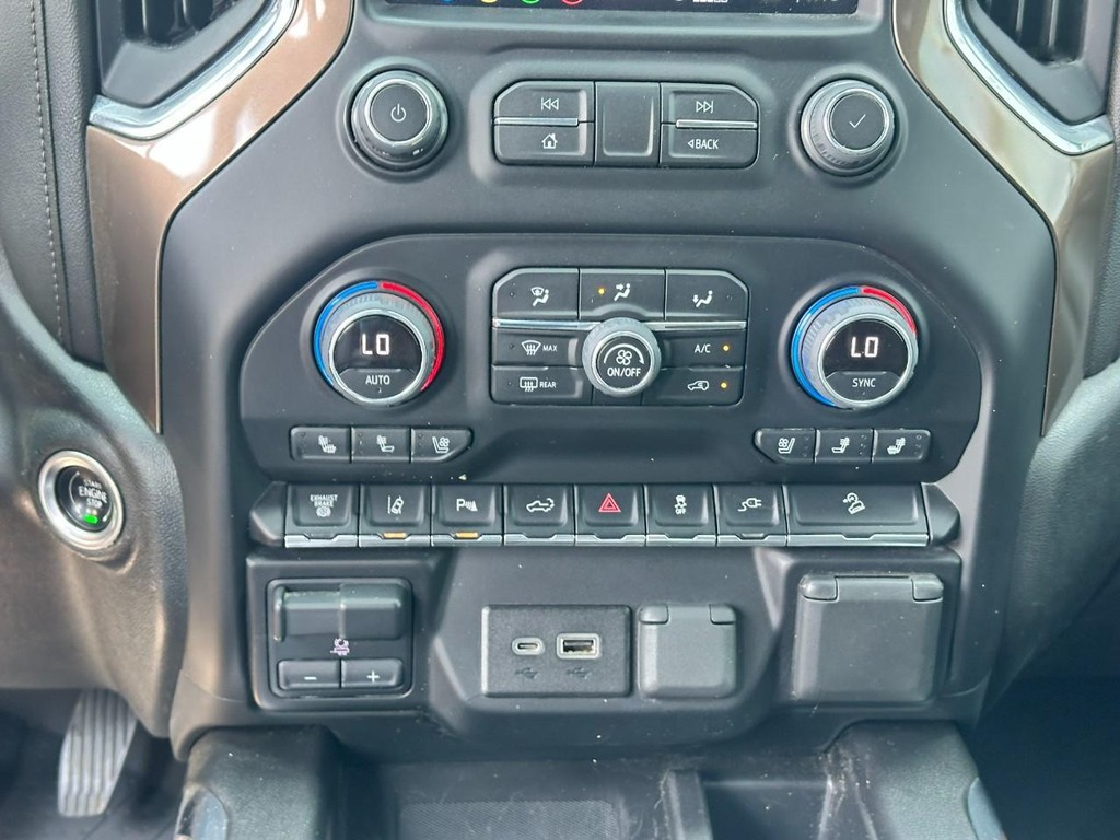 Chevrolet Silverado 2500HD Vehicle Full-screen Gallery Image 15
