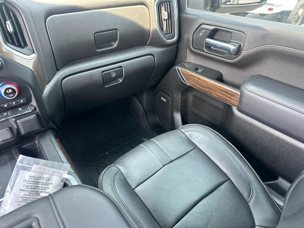 Chevrolet Silverado 2500HD Vehicle Full-screen Gallery Image 16