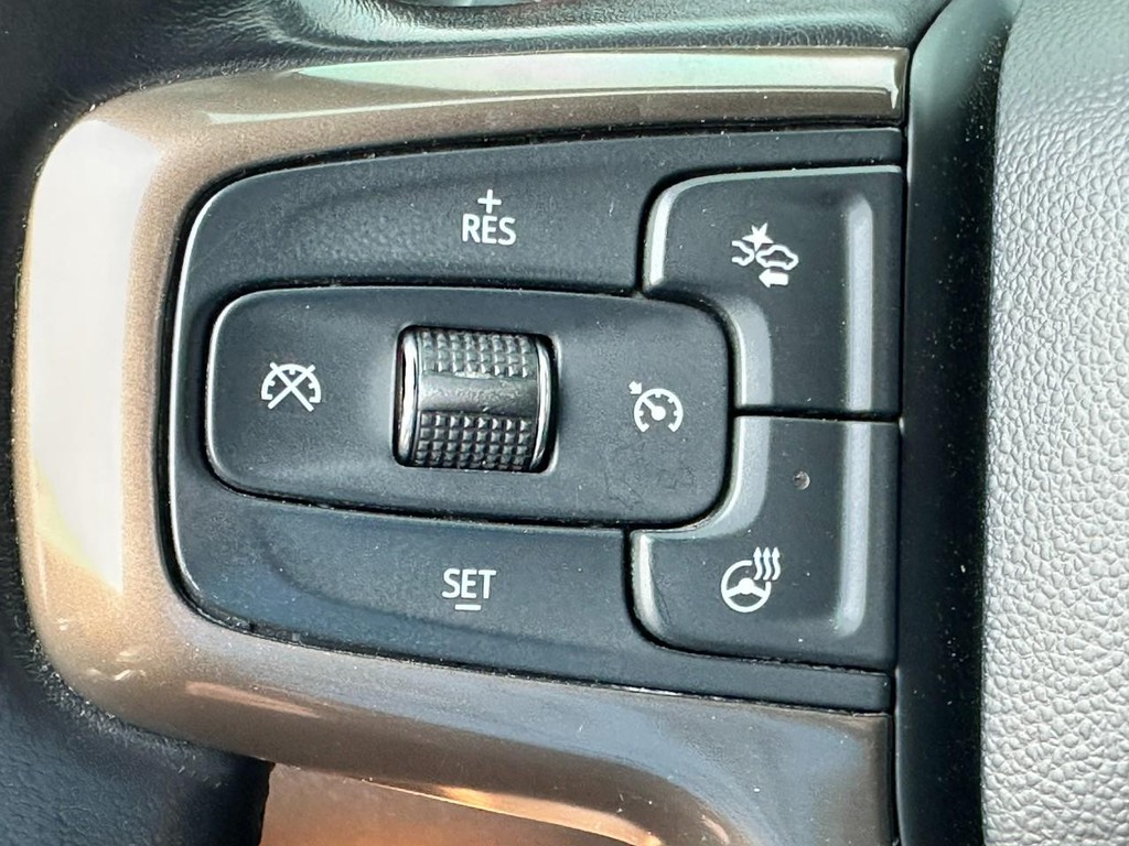 Chevrolet Silverado 2500HD Vehicle Full-screen Gallery Image 20