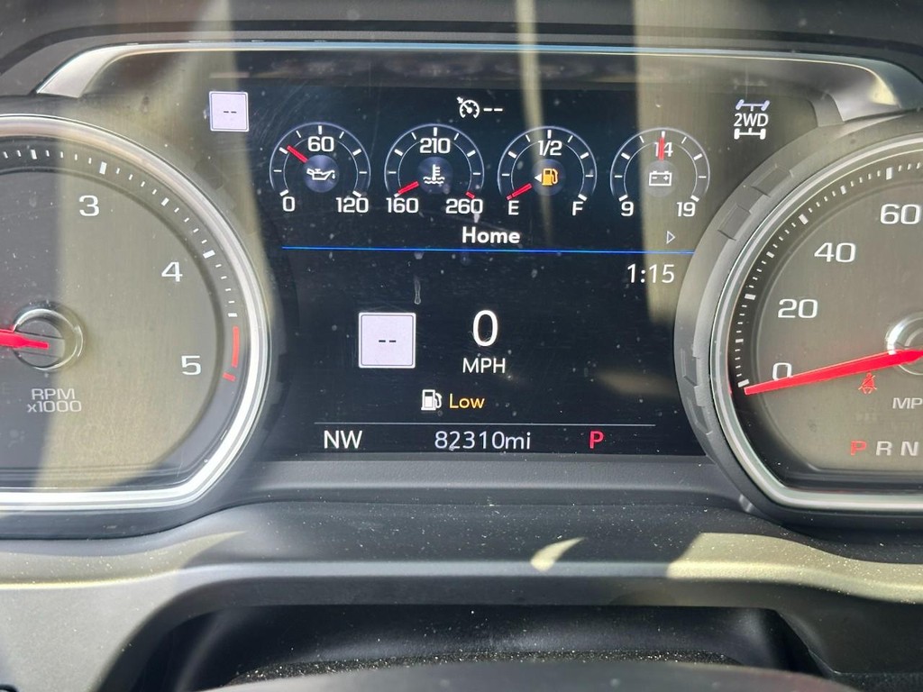 Chevrolet Silverado 2500HD Vehicle Full-screen Gallery Image 22