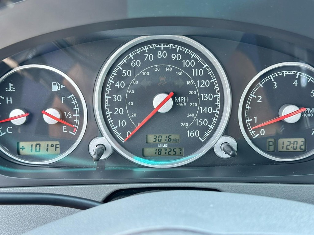 Chrysler Crossfire Vehicle Full-screen Gallery Image 13