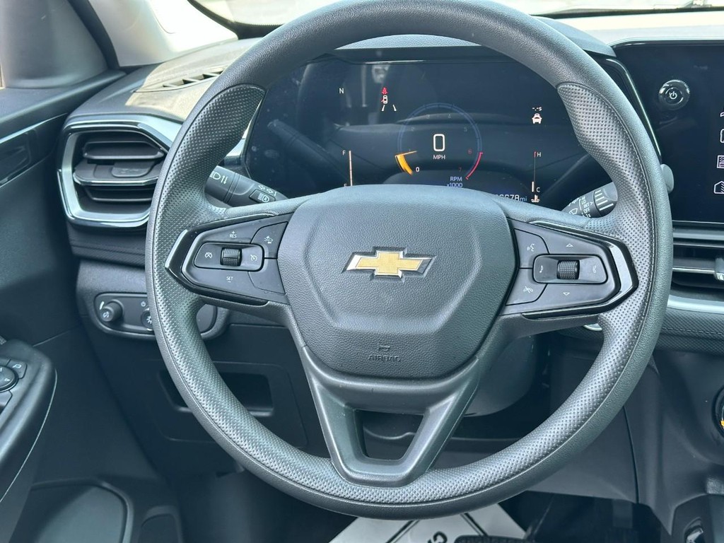 Chevrolet TrailBlazer Vehicle Full-screen Gallery Image 12