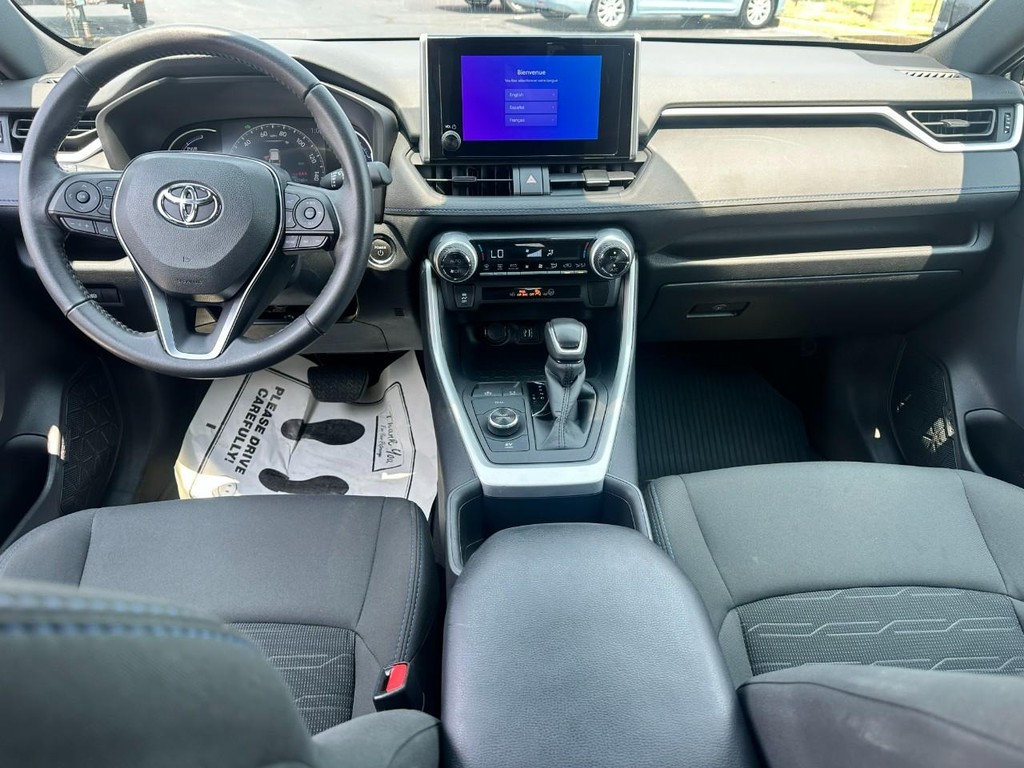 Toyota RAV4 Vehicle Full-screen Gallery Image 03
