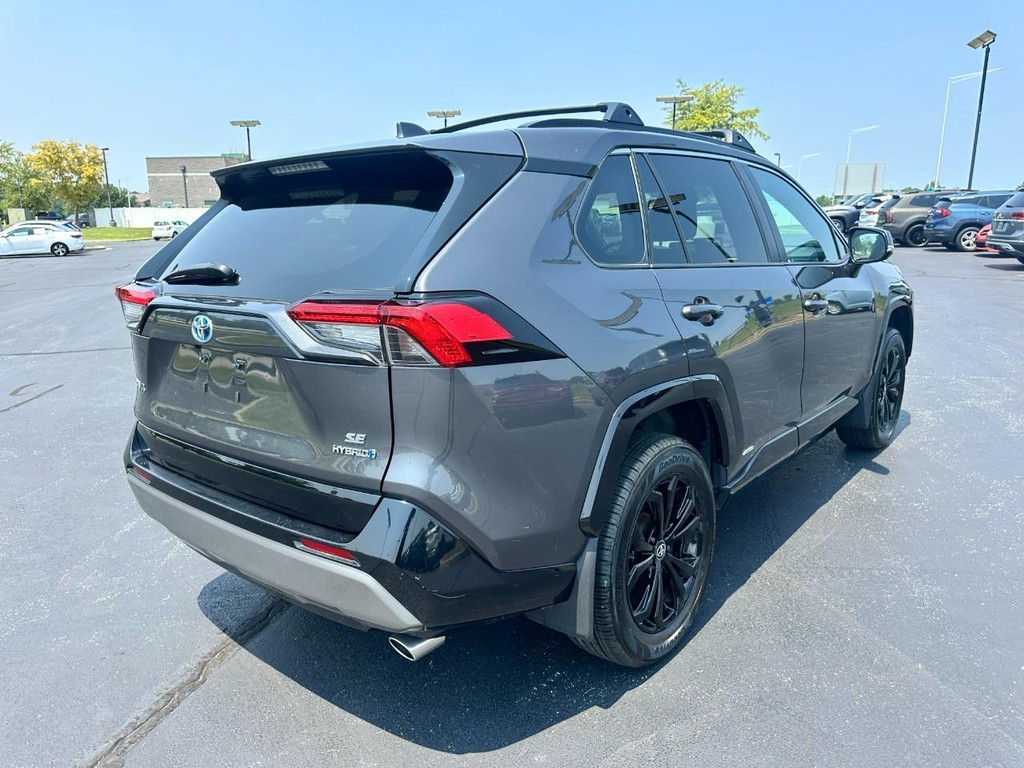 Toyota RAV4 Vehicle Full-screen Gallery Image 04