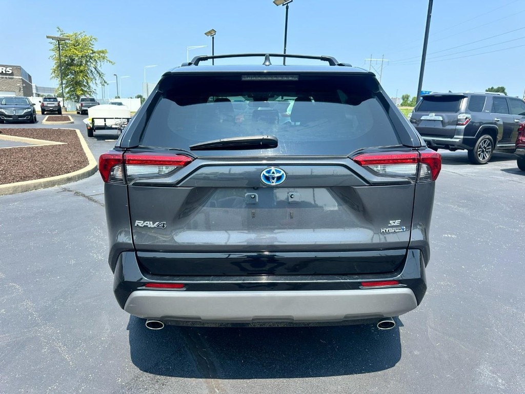 Toyota RAV4 Vehicle Full-screen Gallery Image 05