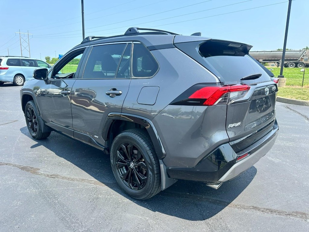 Toyota RAV4 Vehicle Full-screen Gallery Image 07