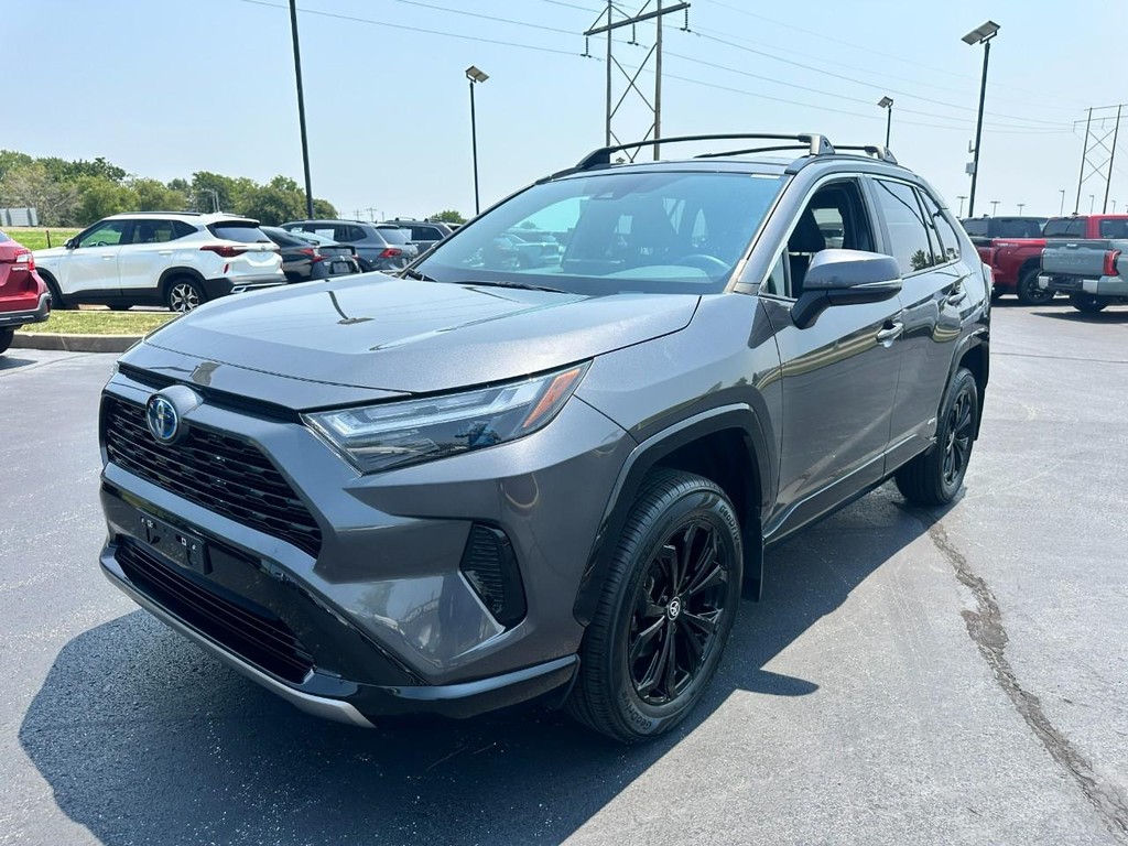 Toyota RAV4 Vehicle Full-screen Gallery Image 09