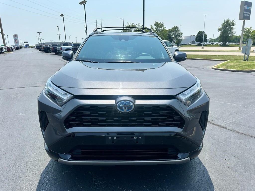 Toyota RAV4 Vehicle Full-screen Gallery Image 10