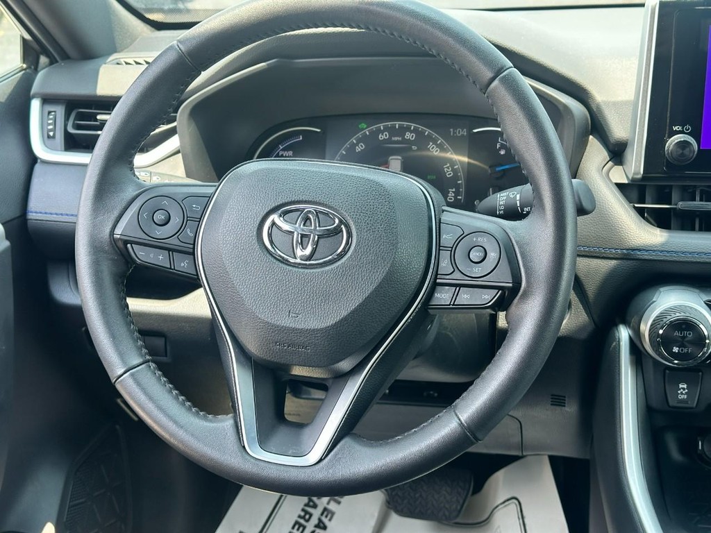 Toyota RAV4 Vehicle Full-screen Gallery Image 12