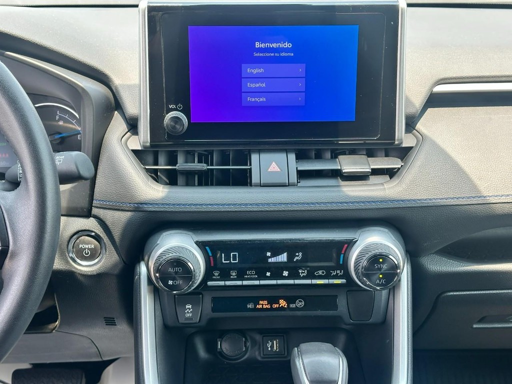 Toyota RAV4 Vehicle Full-screen Gallery Image 13