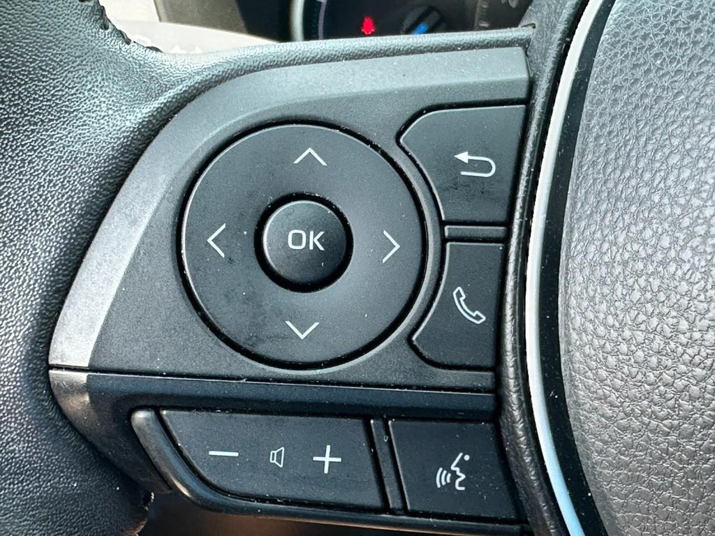 Toyota RAV4 Vehicle Full-screen Gallery Image 18