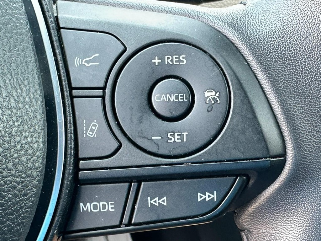 Toyota RAV4 Vehicle Full-screen Gallery Image 19
