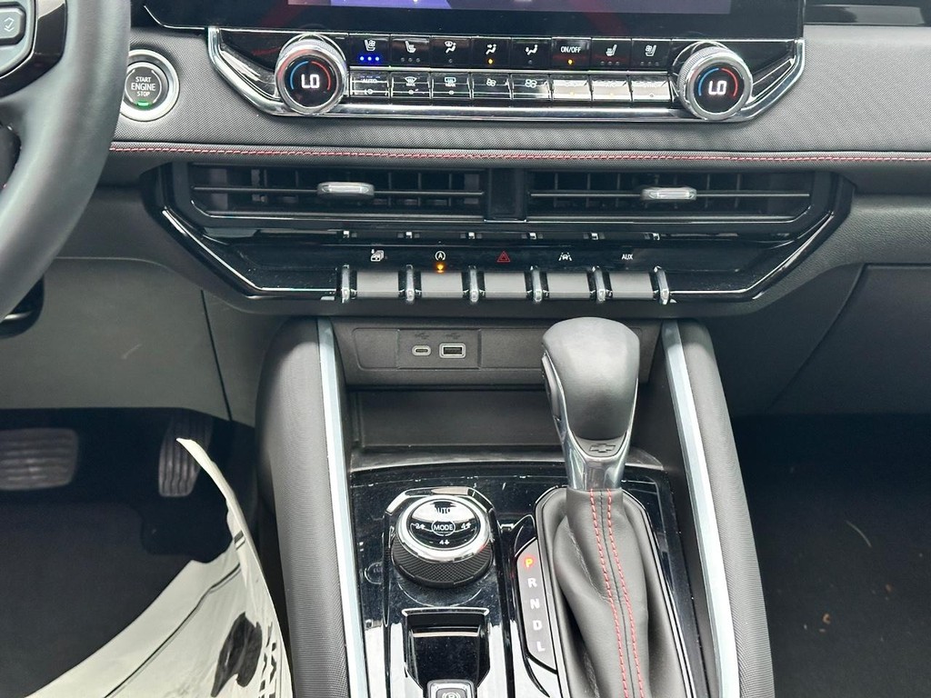 Chevrolet Colorado Vehicle Full-screen Gallery Image 15