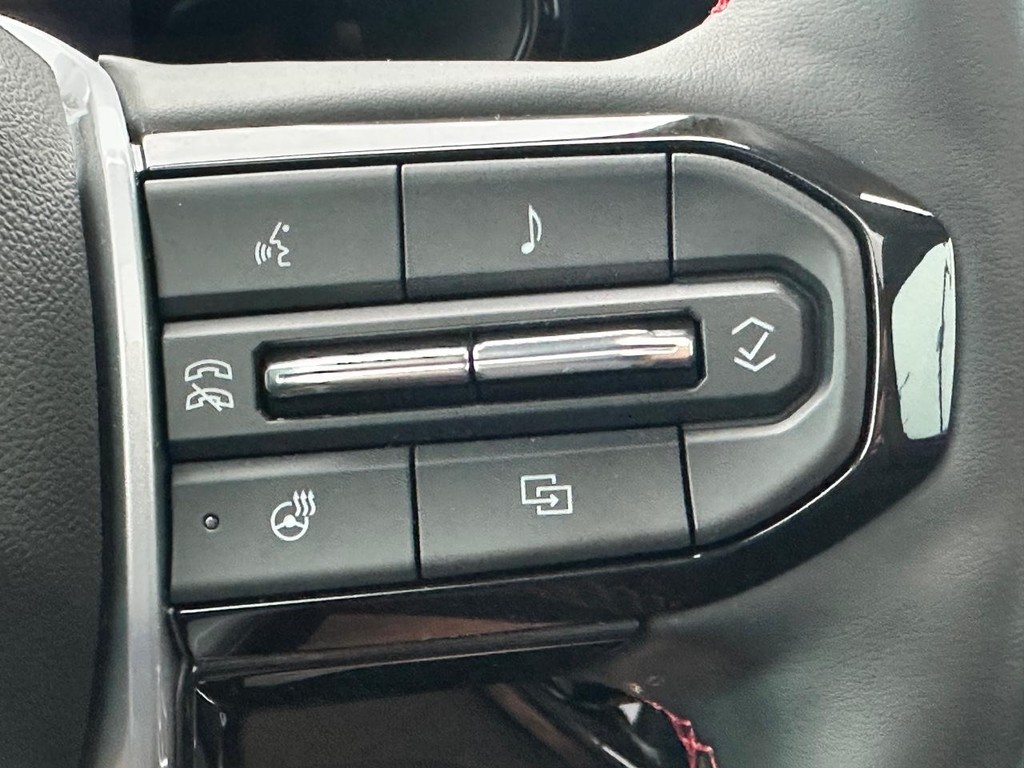 Chevrolet Colorado Vehicle Full-screen Gallery Image 21