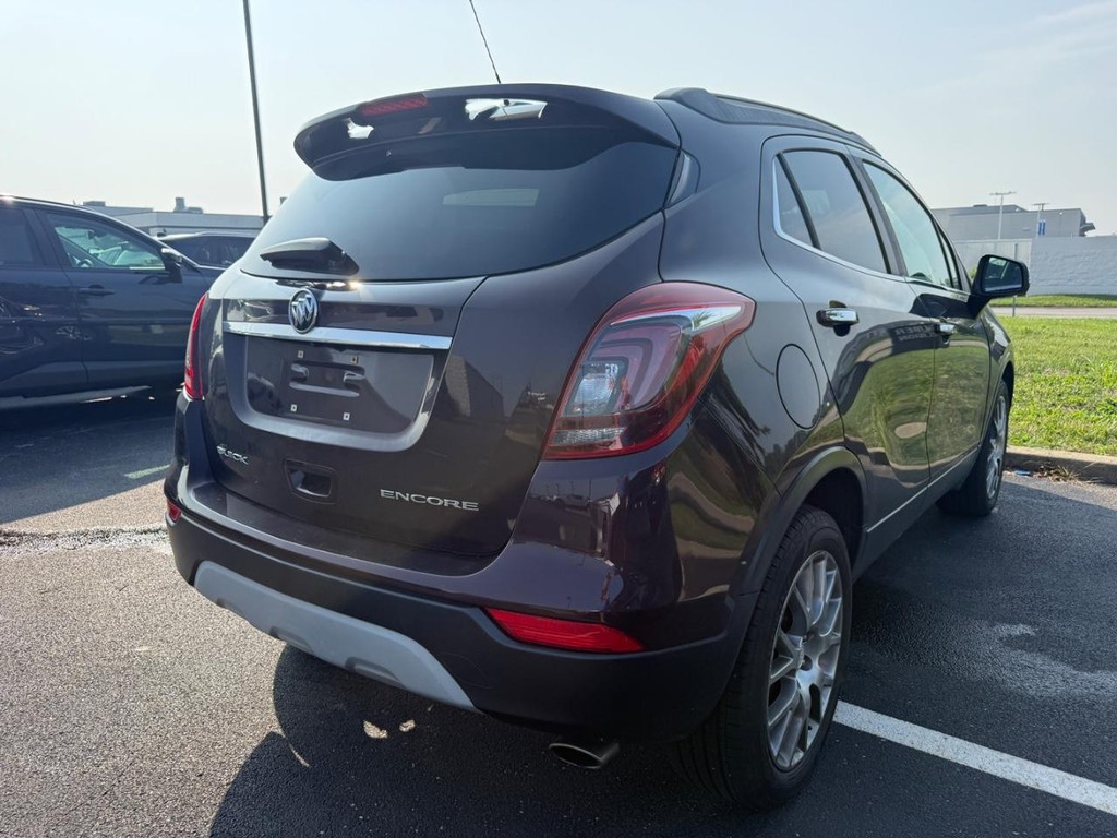 Buick Encore Vehicle Full-screen Gallery Image 02