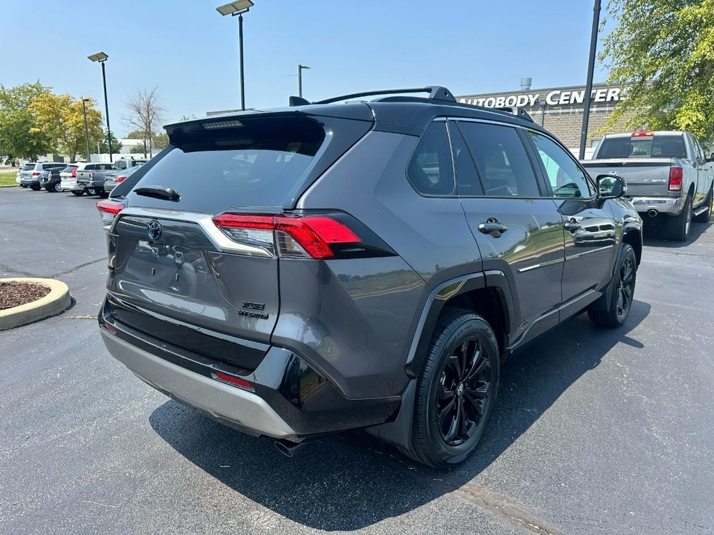Toyota RAV4 Vehicle Full-screen Gallery Image 04