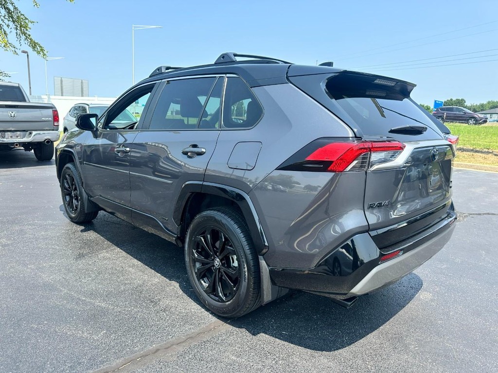 Toyota RAV4 Vehicle Full-screen Gallery Image 08