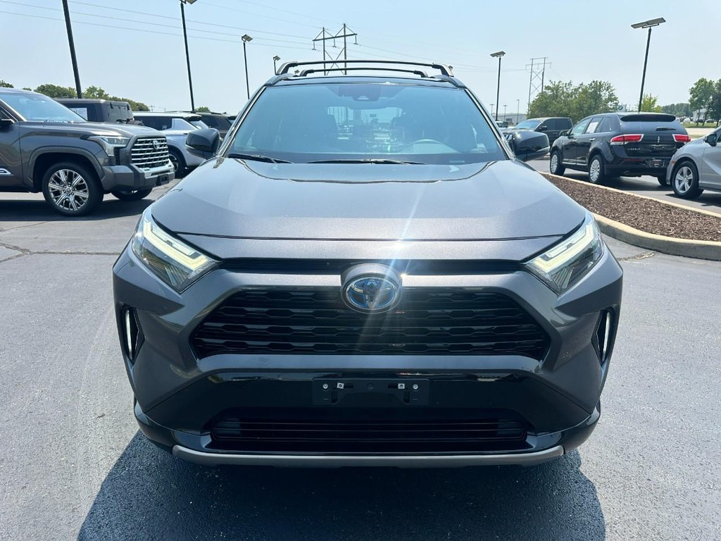 Toyota RAV4 Vehicle Full-screen Gallery Image 10