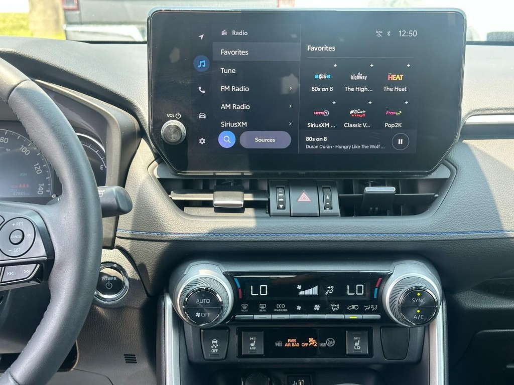 Toyota RAV4 Vehicle Full-screen Gallery Image 14