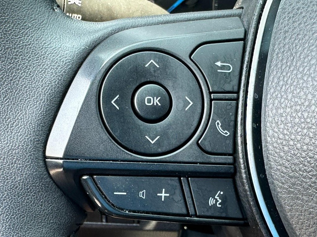 Toyota RAV4 Vehicle Full-screen Gallery Image 19